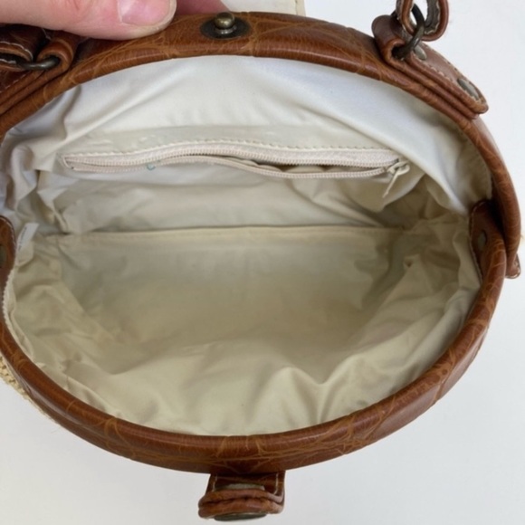 Vintage Y2K Mini Purse Woven Straw Bag Taco Shaped Top Handle Metal Loop Lock - Picture 5 of 13